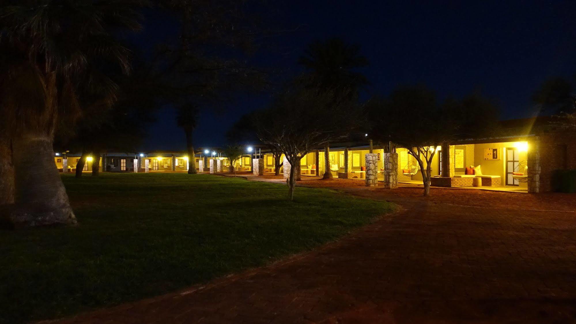 Intu Afrika Kalahari Game Reserve Kalahari Anib Lodge מראה חיצוני תמונה